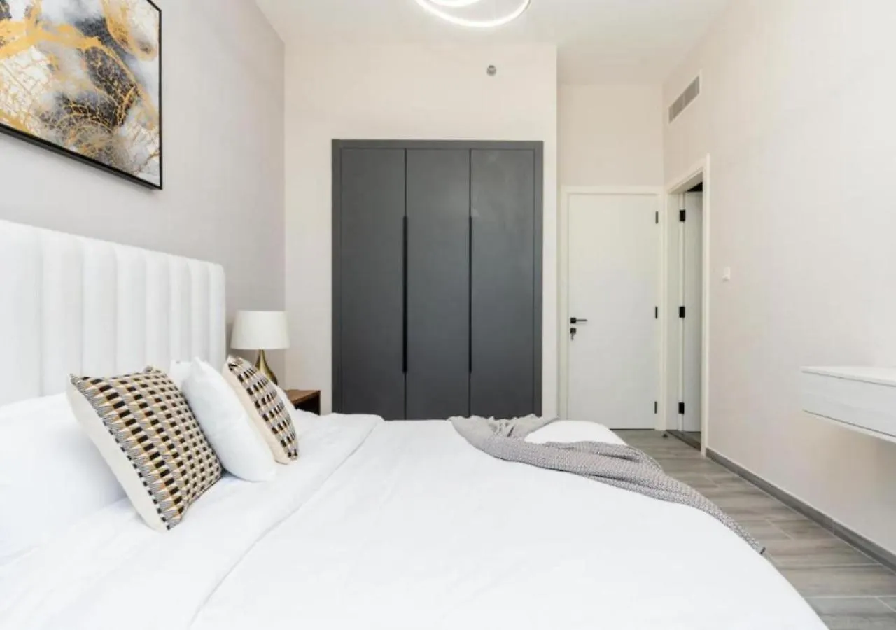 Chic 2Br Apt With Captivating City Views In Dubai By Vibel