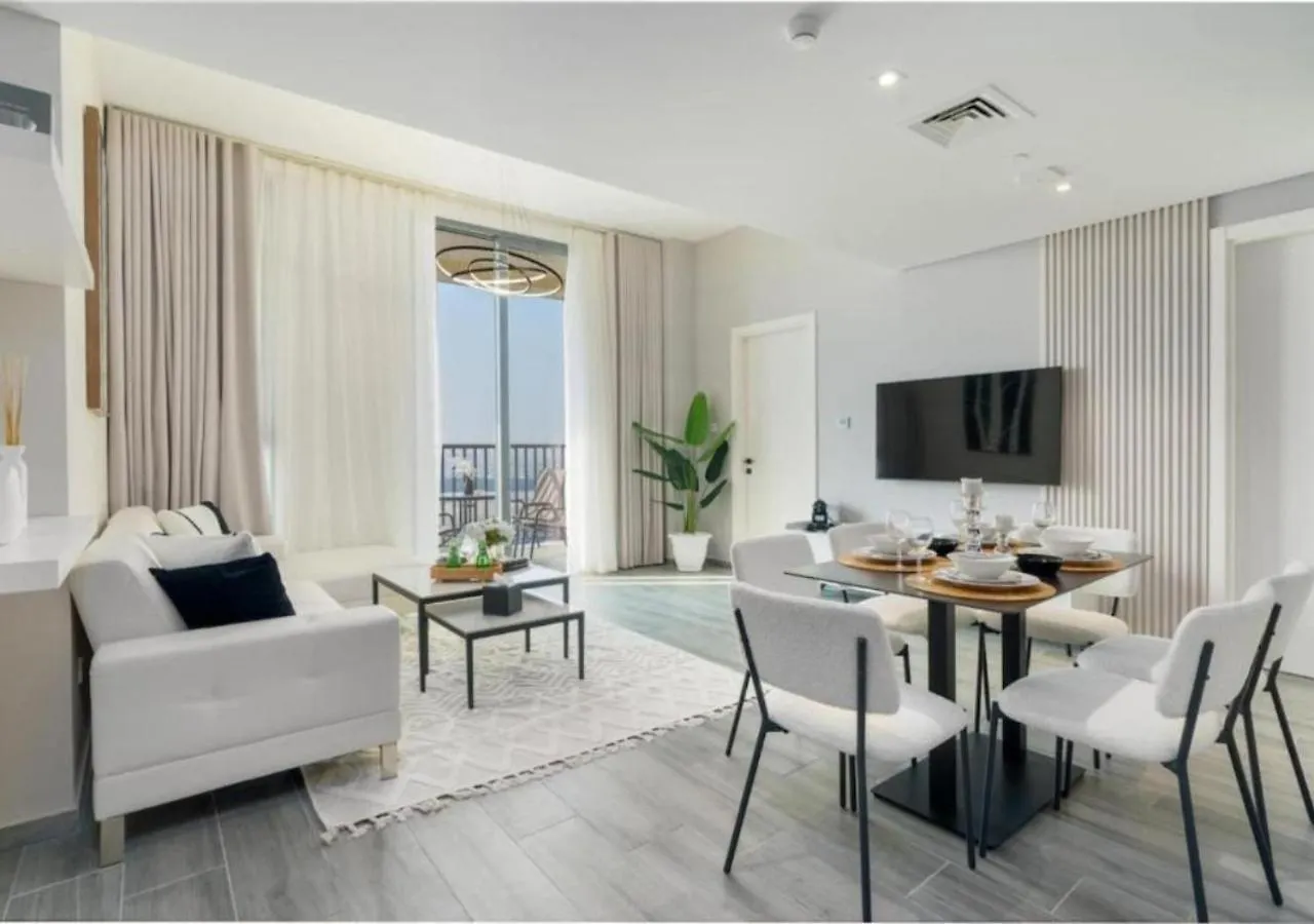 Chic 2Br Apt With Captivating City Views In Dubai By Vibel