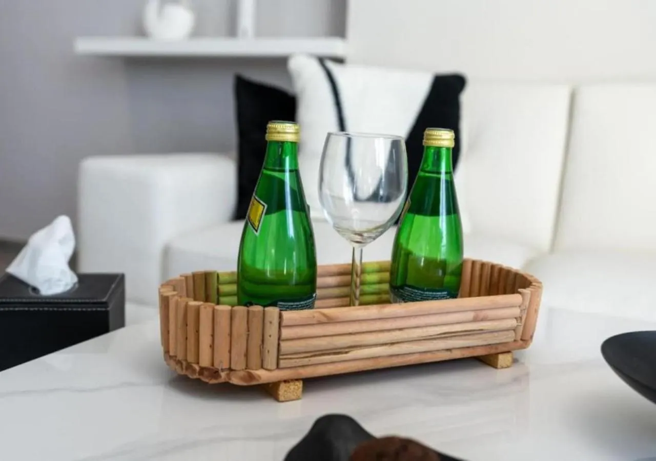 Chic 2Br Apt With Captivating City Views In Dubai By Vibel